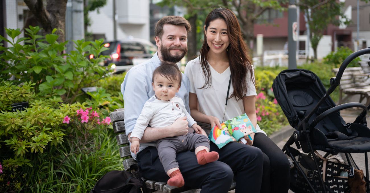 We interviewed six families that come around the world to find out how new fathers and mothers in Japan spend their parenting lives! In our fourth story, Jim and Hikari, who have been living in Tokyo for two years, share what changed in their lives with their first son, Léon. 