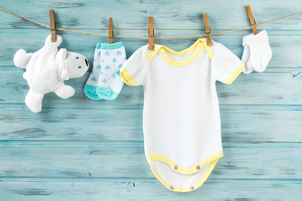 Prevent yellowing in your baby clothes with arau.baby Laundry Conditioner.