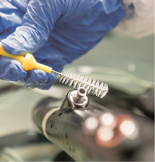 Manual cleaning iwth a brush