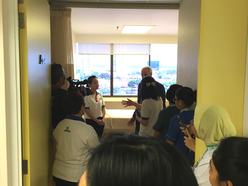 Professor Pittet made hospital ward visits to Hospital Pulau Penang and in Loh Guan Lye Hospital.