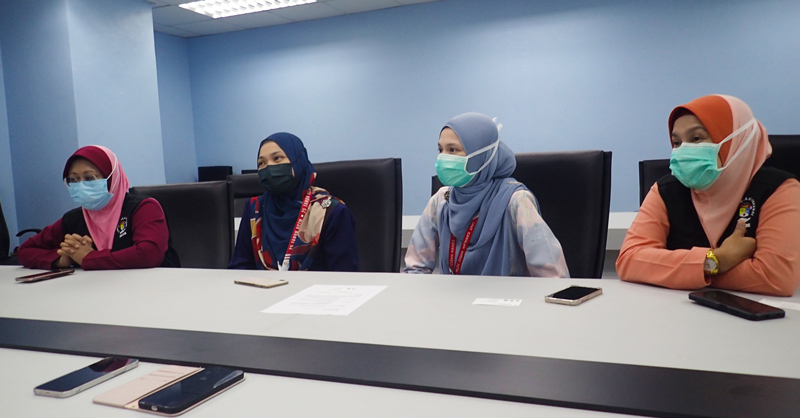 From left, Ms. Puan Zurina Mohamad Saleh, Dr. Nur Ayuni Ahamad Faudzi, Dr. Maliha Farah Nurhazirah, and Ms. Siti Rokiah Yusof.